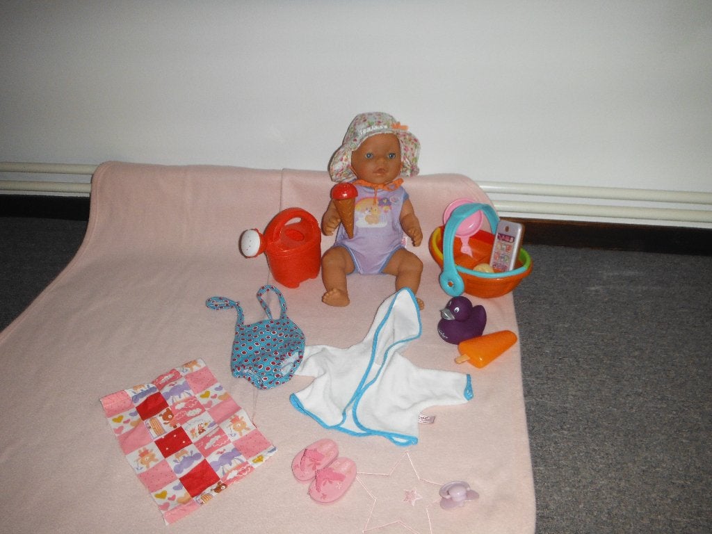 baby born gaat naar het strand met acc, Ophalen of Verzenden, Zo goed als nieuw, Babypop