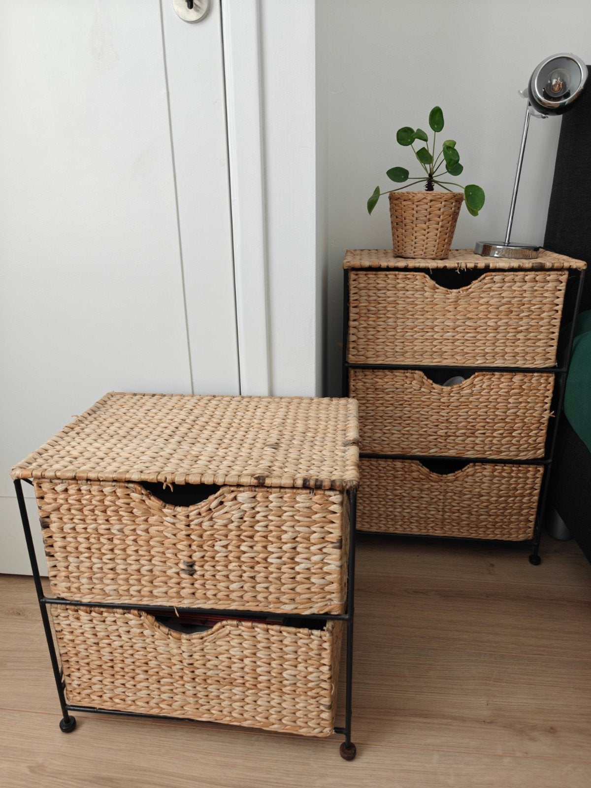 Twee rotan ladenkastjes/nachtkastjes, Huis en Inrichting, Kasten | Ladekasten, Ophalen, Overige materialen, Minder dan 50 cm, Gebruikt