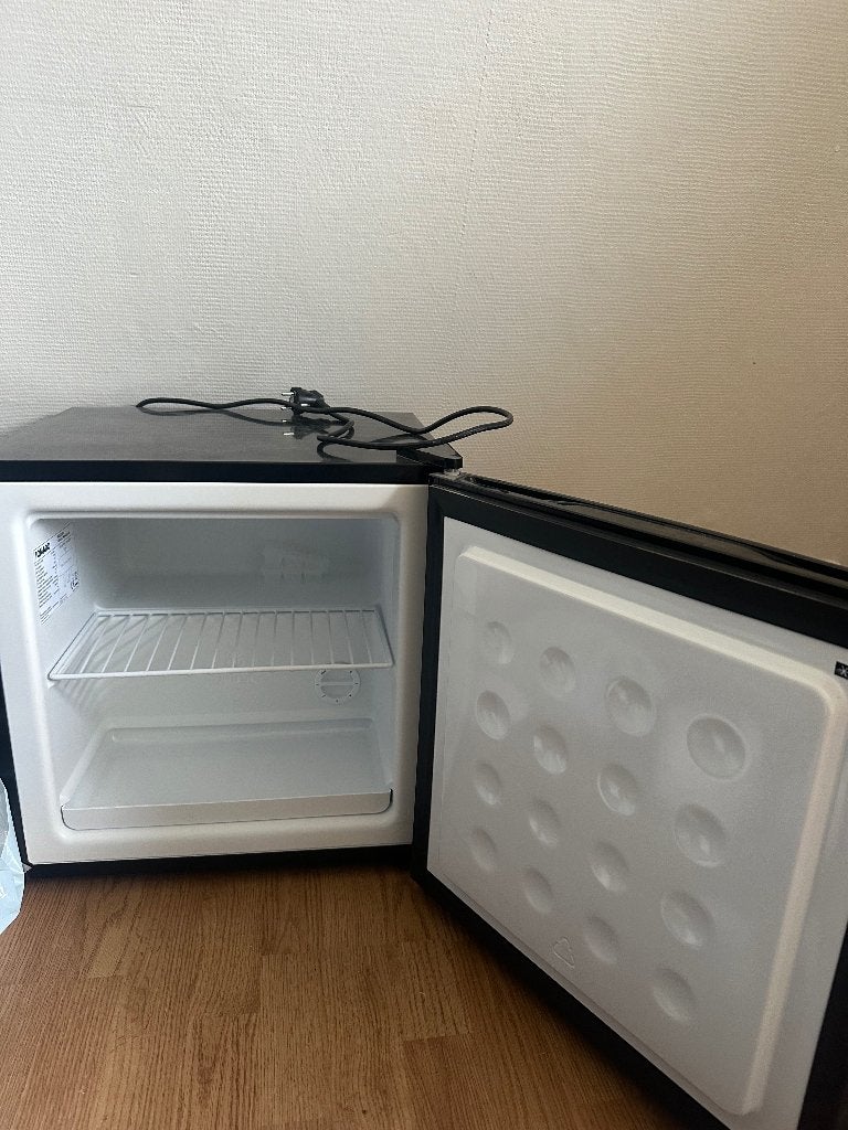 Tomado mini freezer, Witgoed en Apparatuur, Minder dan 85 cm, Minder dan 60 cm, Zo goed als nieuw, Vrijstaand