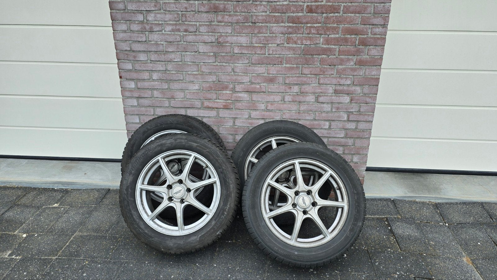 Set Winterbanden 250/60 R17, Ophalen