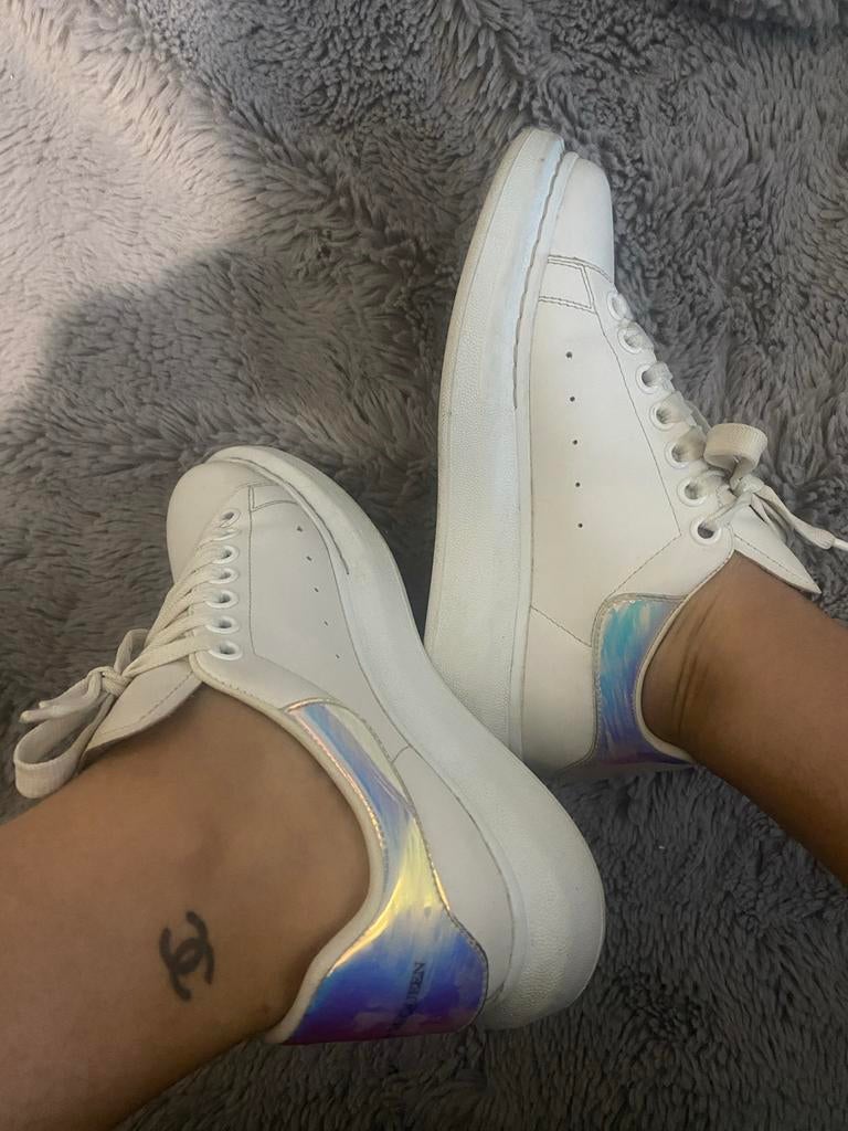 Alaxender McQueen sneakers holografisch, Kleding | Dames, Schoenen, Ophalen of Verzenden, Zo goed als nieuw, Wit, Sneakers of Gympen
