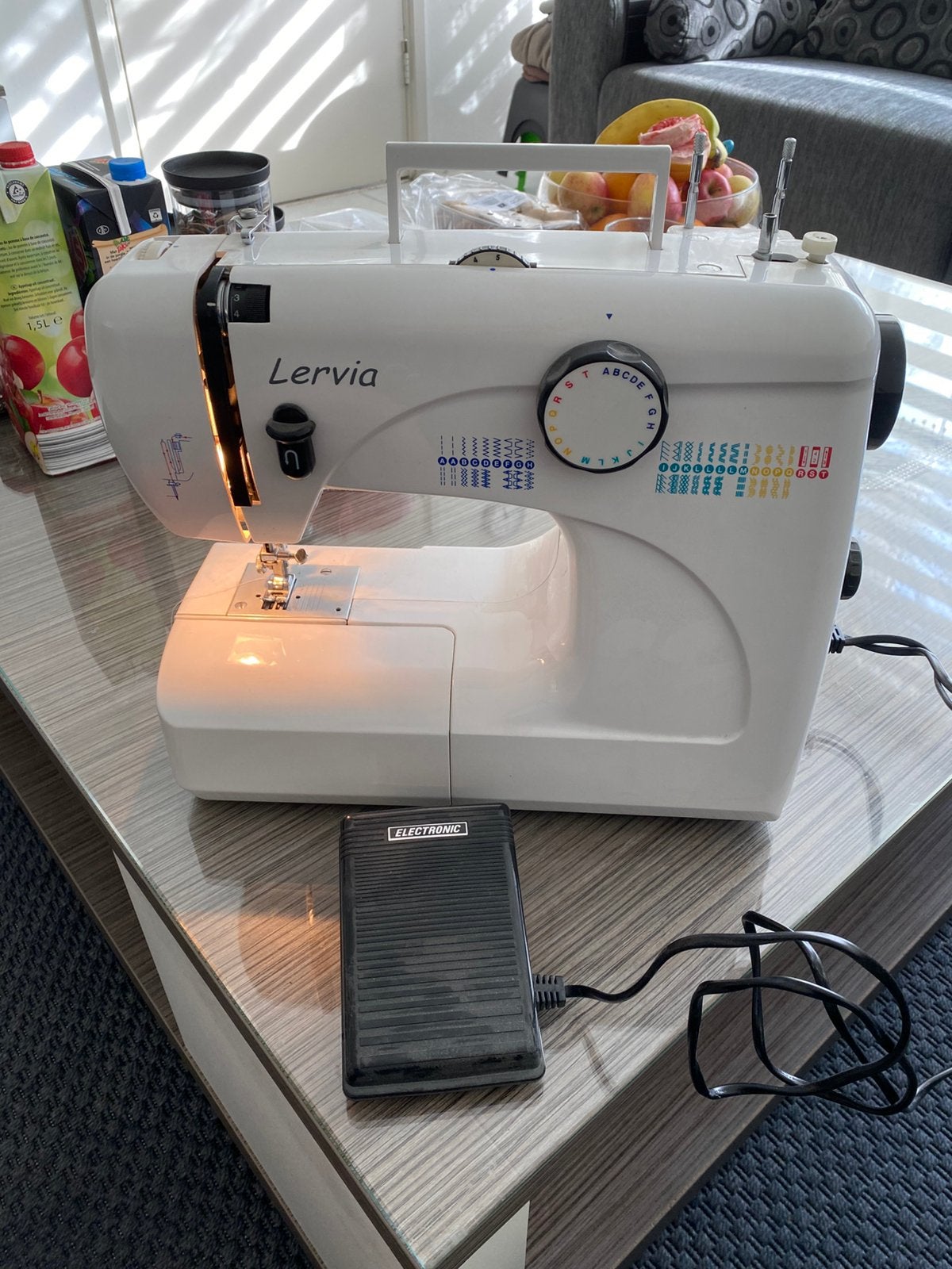 Zo goed als nieuw naaimachine, Ophalen of Verzenden, Zo goed als nieuw, Naaimachine, Overige merken