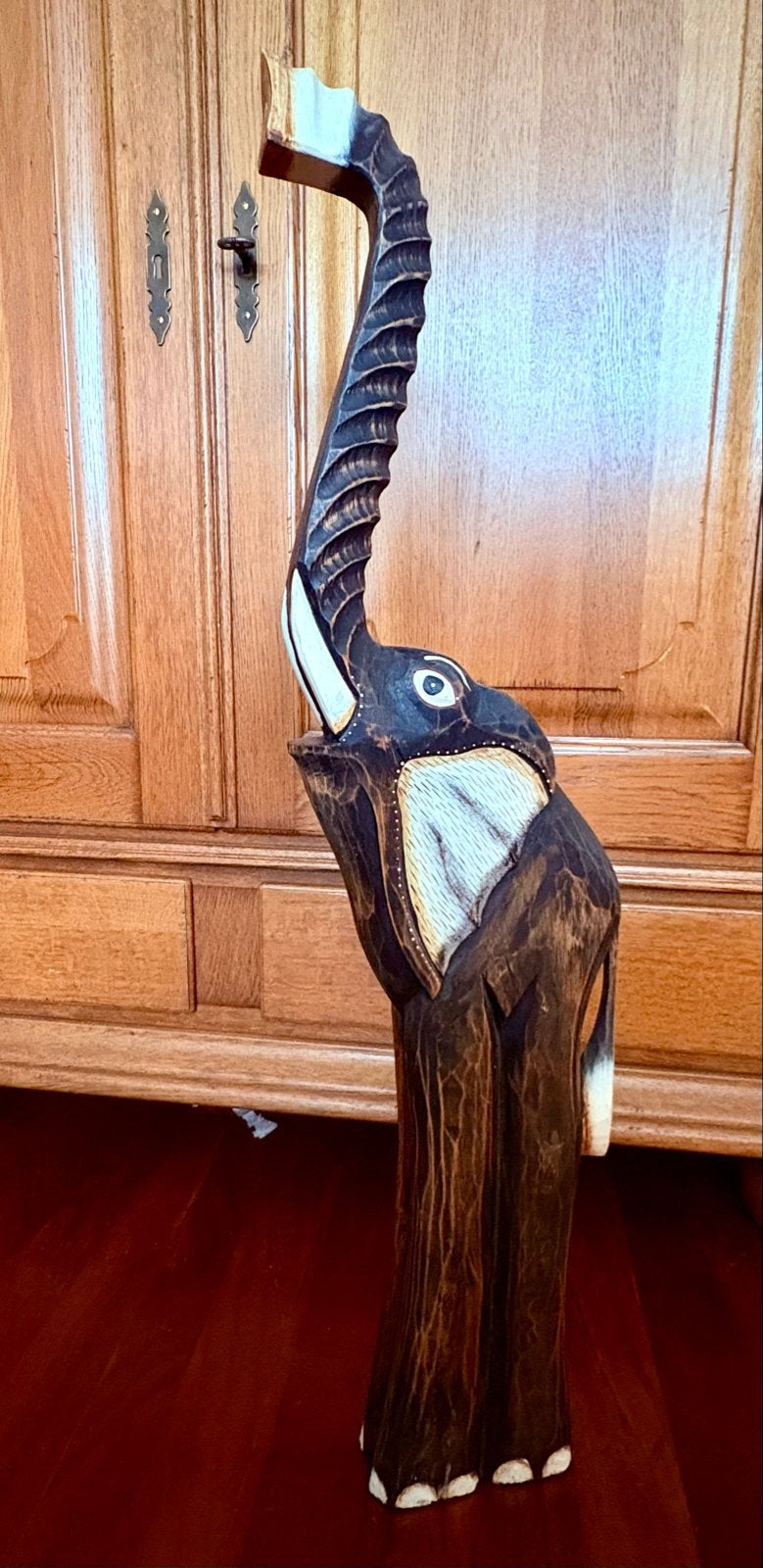 Grote handgesnedene houten olifant - Gelukssymbool, Antiek en Kunst, Ophalen, Houtsnijwerk, 1 meter - 2 meter, Hout
