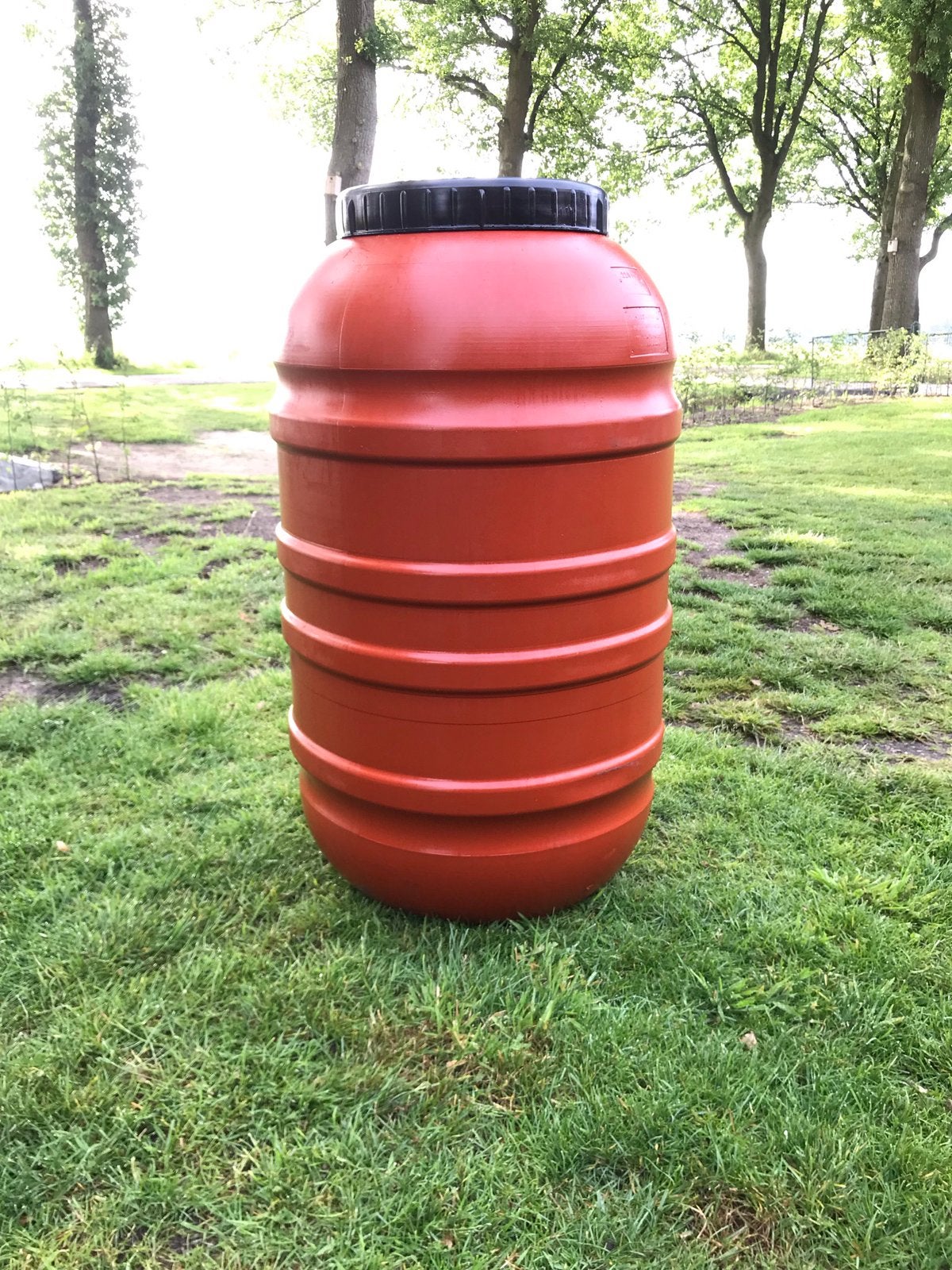 Mooie grote ton 220 ltr. Voor het droog bewaren van pellets, Ophalen of Verzenden, Zo goed als nieuw