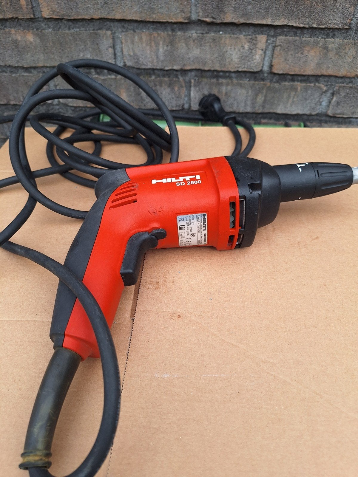 HILTI SD 2500 SCHROEFBOORMACHINE, Ophalen of Verzenden, Gebruikt, 600 watt of meer, Boor- en Schroefmachine