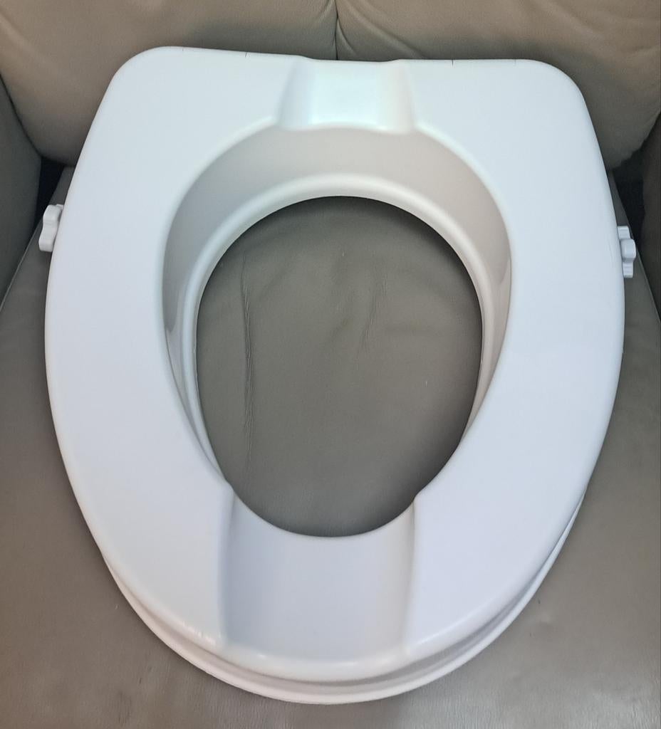 Toiletverhoger 10 cm Kunststof
Lichtgewicht De toiletverhoge, Diversen, Ophalen, Zo goed als nieuw