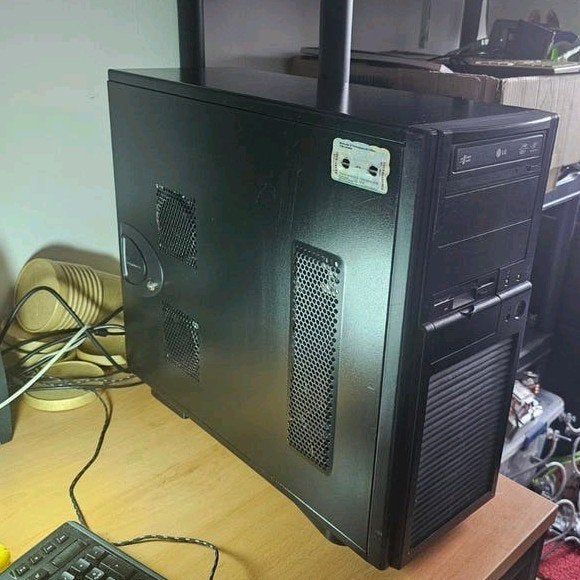 Solide PC Behuizing met Goede Airflow en LG Lightscribe DVD, Ophalen of Verzenden, Gebruikt