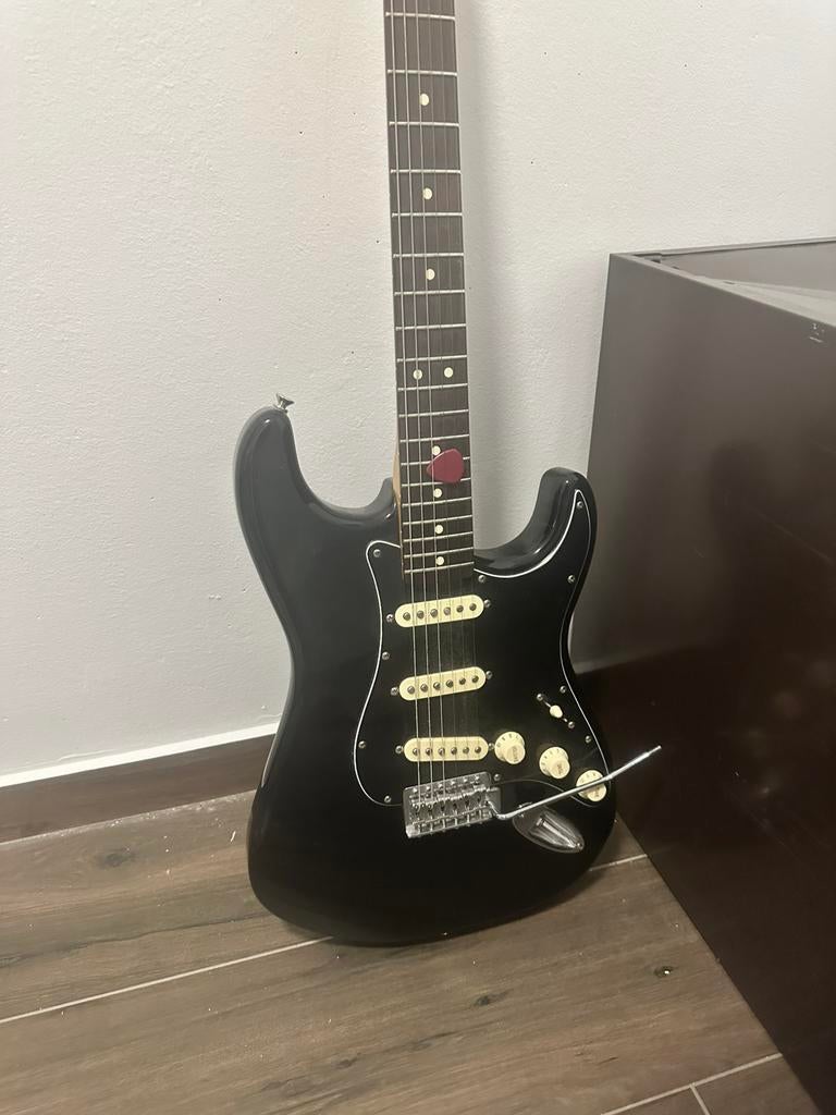 Fender black stratocaster MX, Muziek en Instrumenten, Ophalen, Zo goed als nieuw, Solid body, Fender