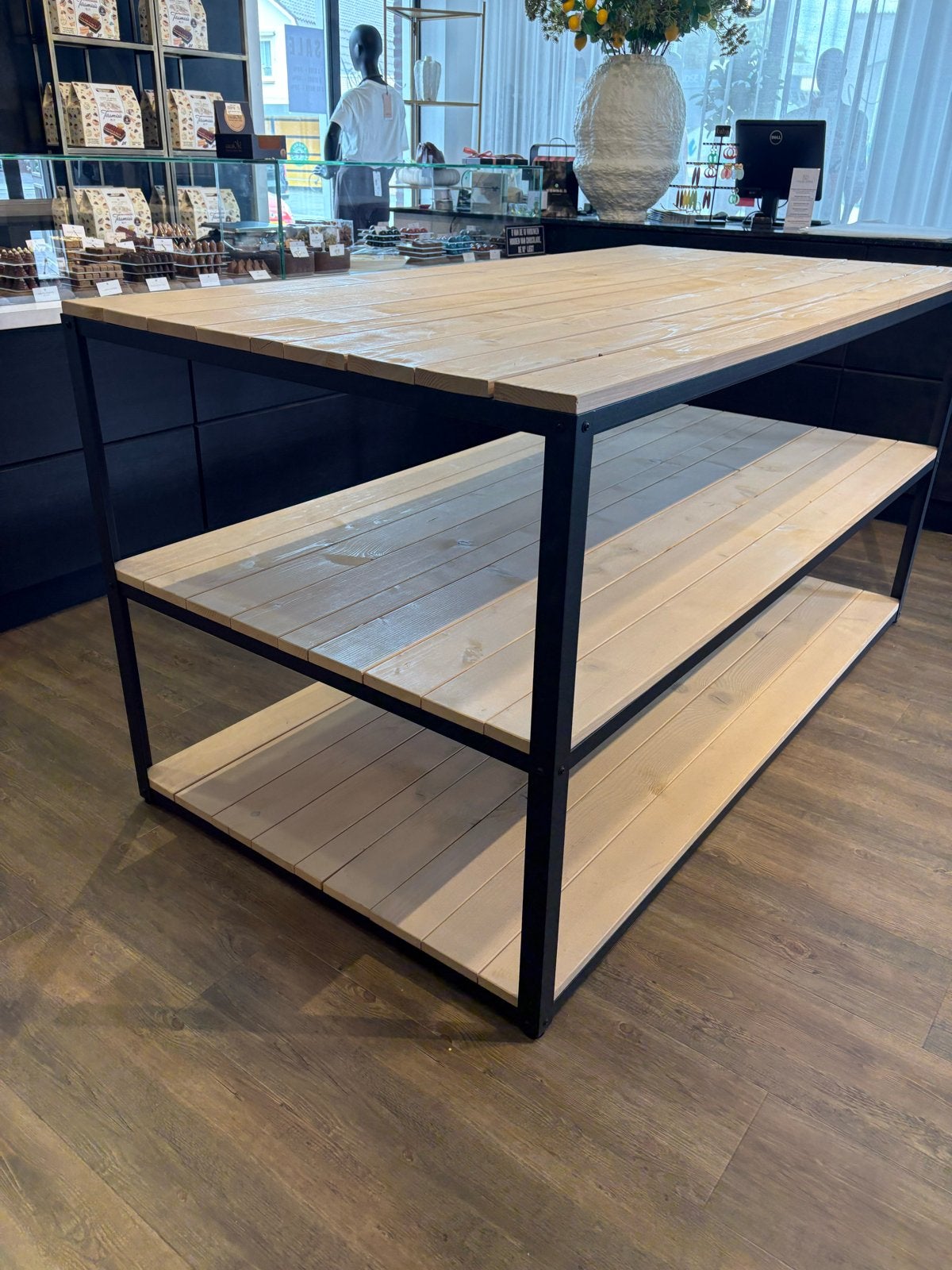 Presentatietafels en eventueel kasten (hout/metaal), Ophalen