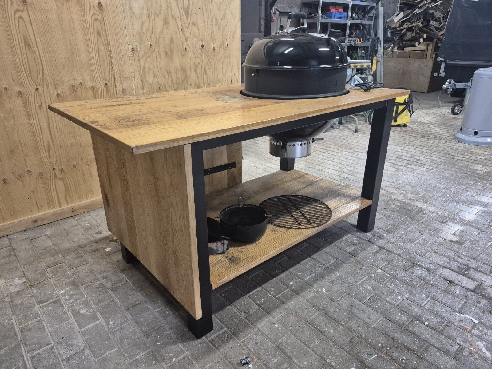 BBQ tafel + accessoires, Ophalen, Gebruikt, WEBER BBQ