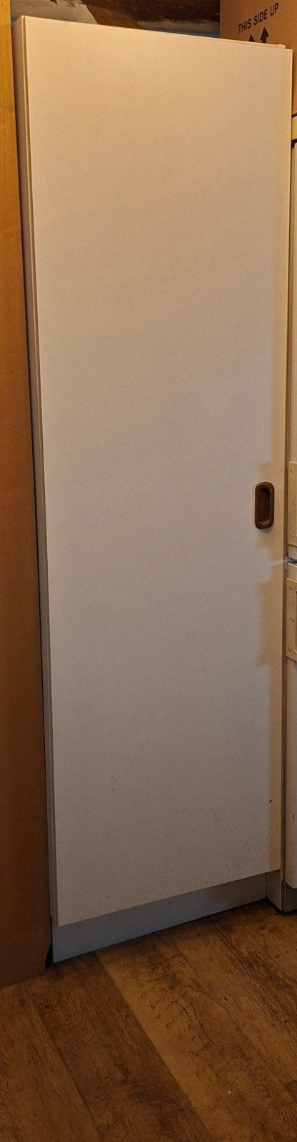 Hoge Ikea voorraadkast met 2 korfladen en 5 legplanken, Huis en Inrichting, Keuken | Keukenelementen, Ophalen, Gebruikt, 200 cm of meer