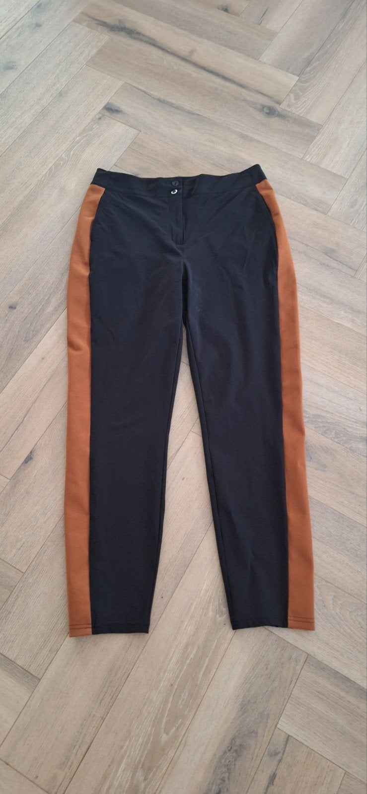 Studio Anneloes zwarte broek met bruine streep, maat M, Maat 38/40 (M), Studio Anneloes, Zwart, Ophalen of Verzenden