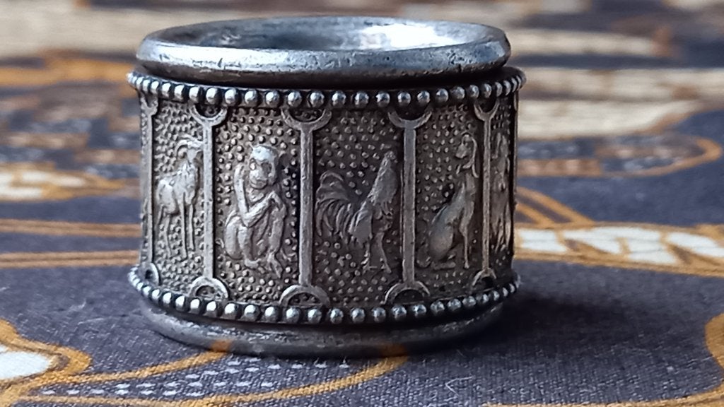Zeldzame antieke Oosterse handboog ring met de dierenriem., Ophalen of Verzenden
