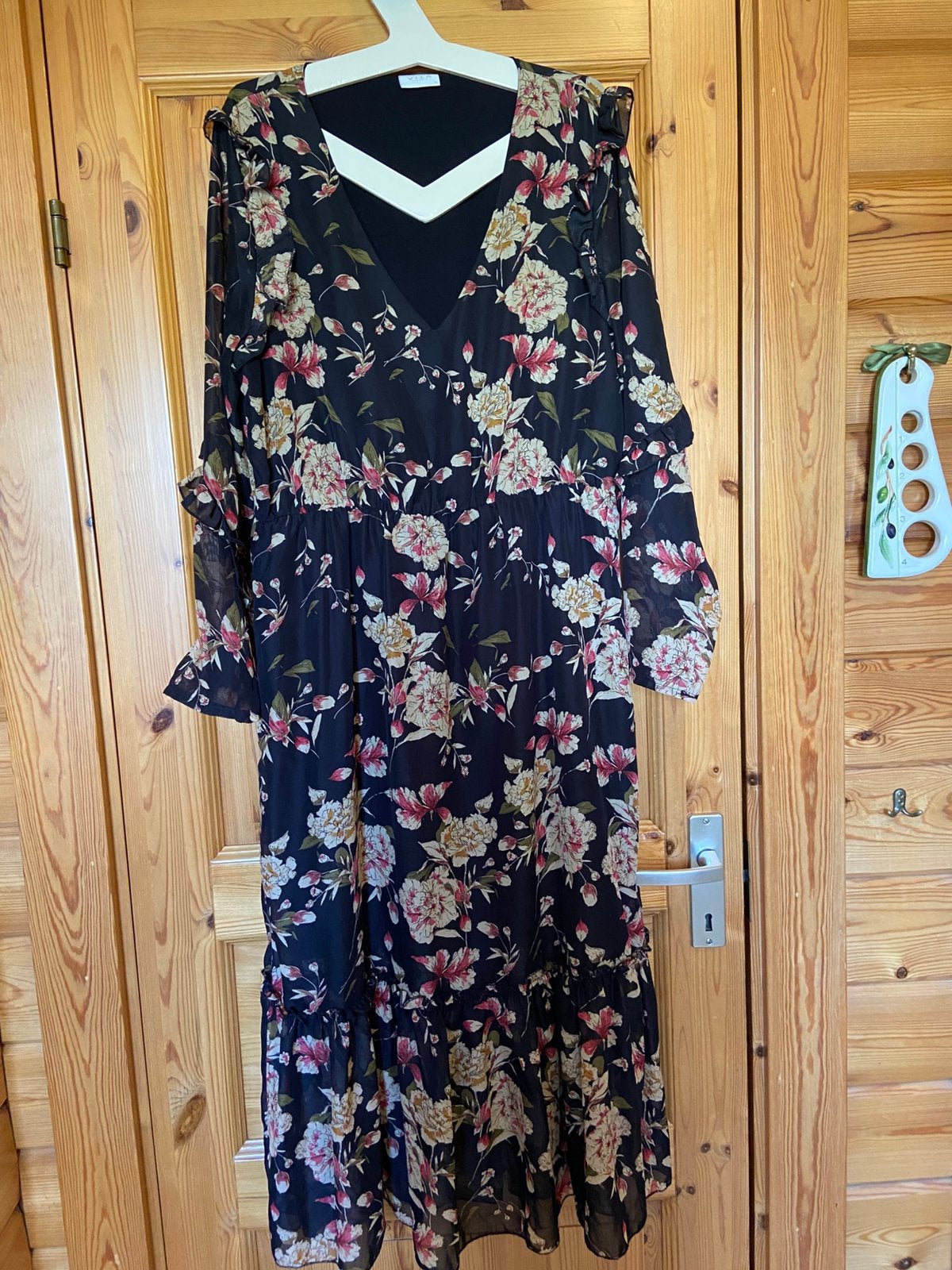 Jurk zwart beige  bloemen Vila XL 42/44 lange mouw, Kleding | Dames, Jurken, Zwart, Maat 42/44 (L), Ophalen of Verzenden, Zo goed als nieuw
