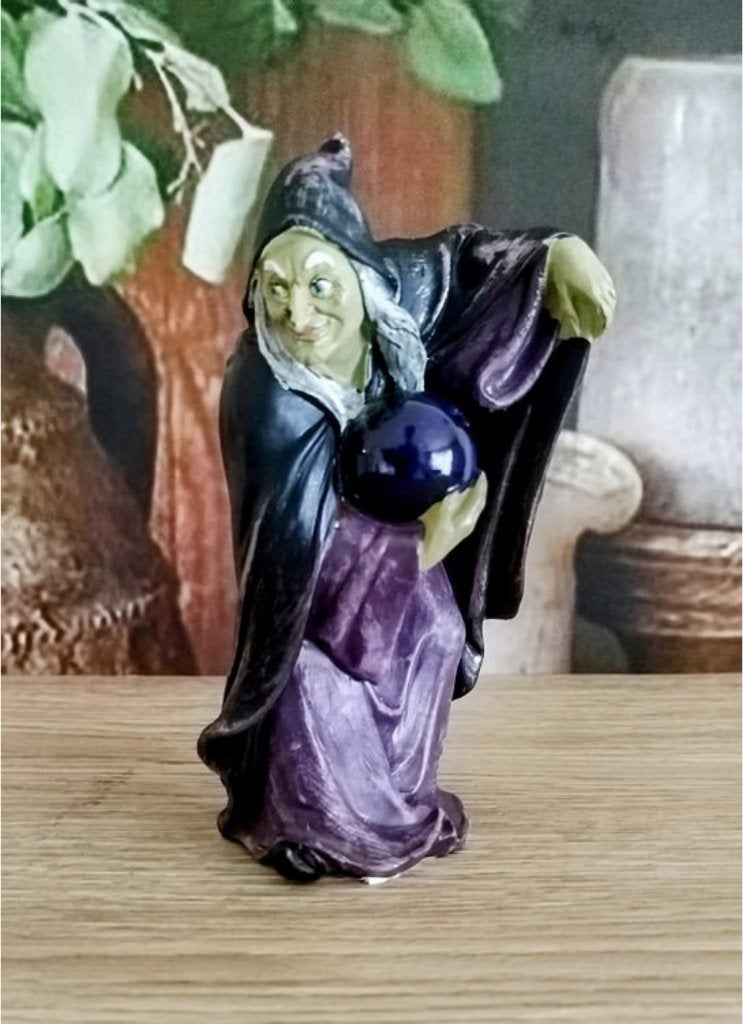 Halloween  Halloween Evil Witch with Green Face and Ball, Verzamelen, Ophalen of Verzenden, Nieuw, Fantasy