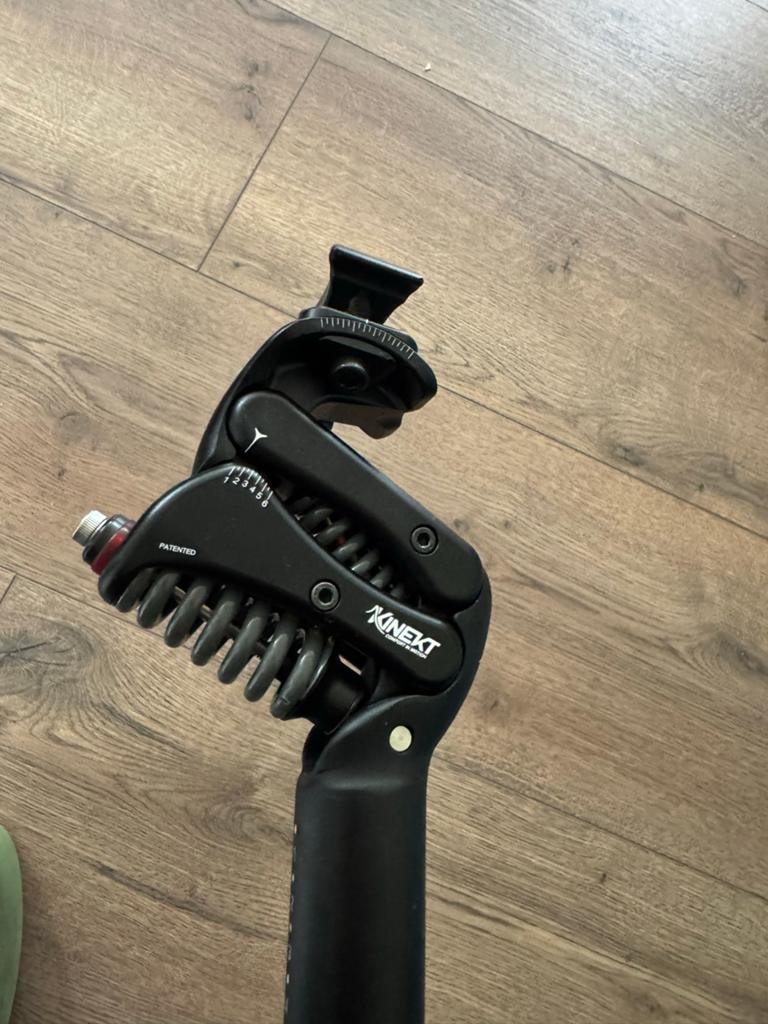 Kinekt XR Geveerde Zadelpen 31.6mm x 420mm, Ophalen, Zo goed als nieuw, Zadel
