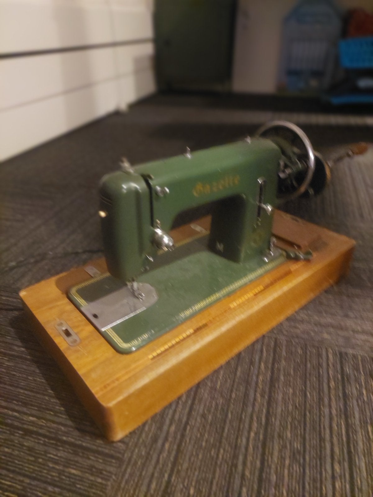 Vintage Gazelle Naaimachine in Houten Koffer, Antiek en Kunst, Antiek | Naaimachines, Ophalen