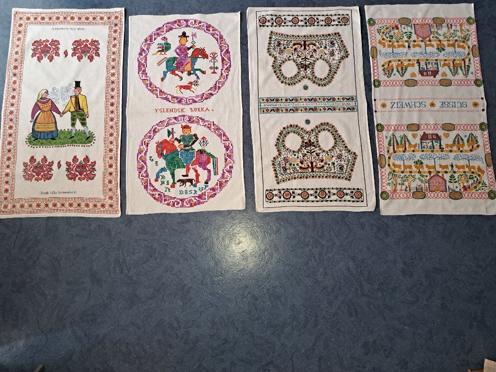 Vier folklore tafellopers / tafelkleedjes, Ophalen of Verzenden, Zo goed als nieuw, Katoen, Tafelloper