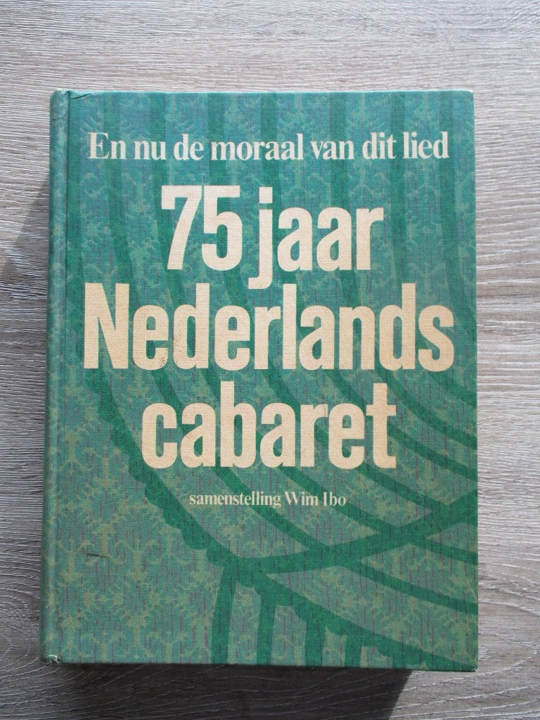 En nu de moraal van dit lied 75 jaar Nederlands cabaret -, Ophalen of Verzenden, Gelezen, Verhalen