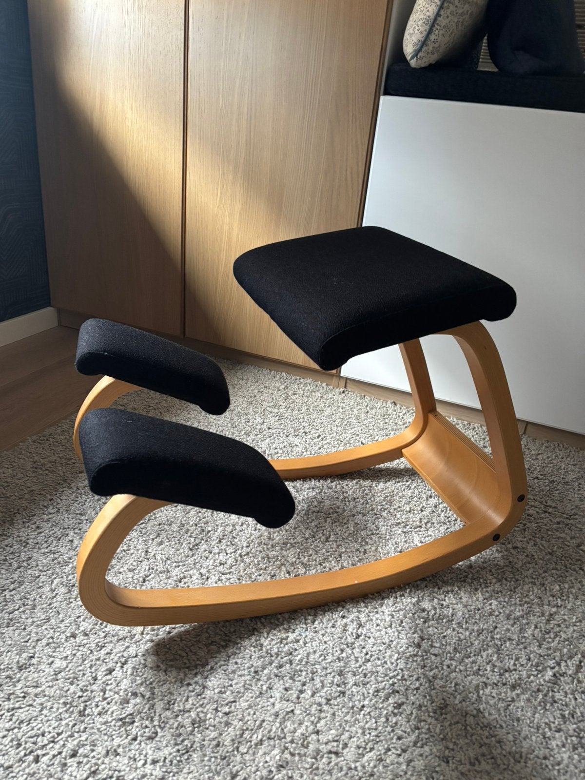 Stokke balans kniestoel in nette staat, Ophalen of Verzenden, Zo goed als nieuw, Zwart