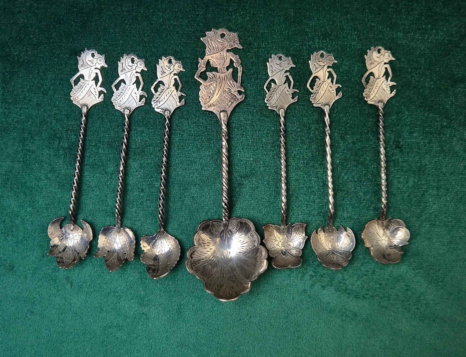Antieke 7-delige lepeltjes set - Djokja zilver (Wajang), Antiek en Kunst, Ophalen of Verzenden, Zilver