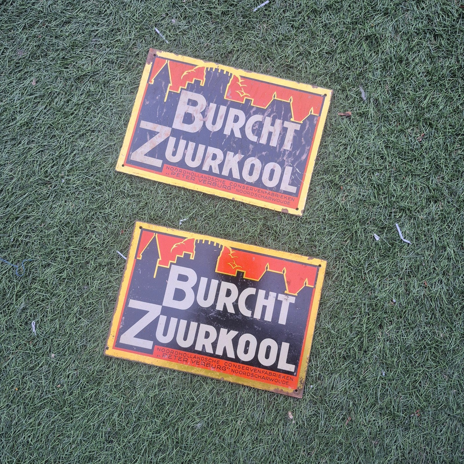 2x Vintage Blikken Borden "Burcht Zuurkool" - Reclameborden, Ophalen of Verzenden