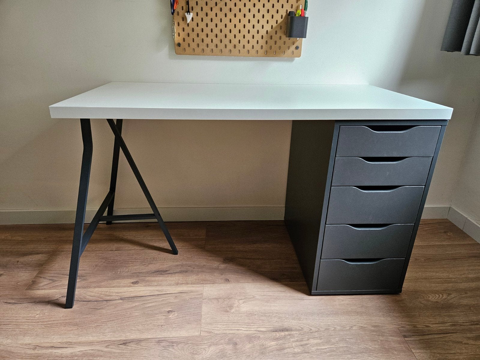 Bureau met lades - Wit blad, donkergrijs onderstel, Ophalen, Met lades, Gebruikt, Hout