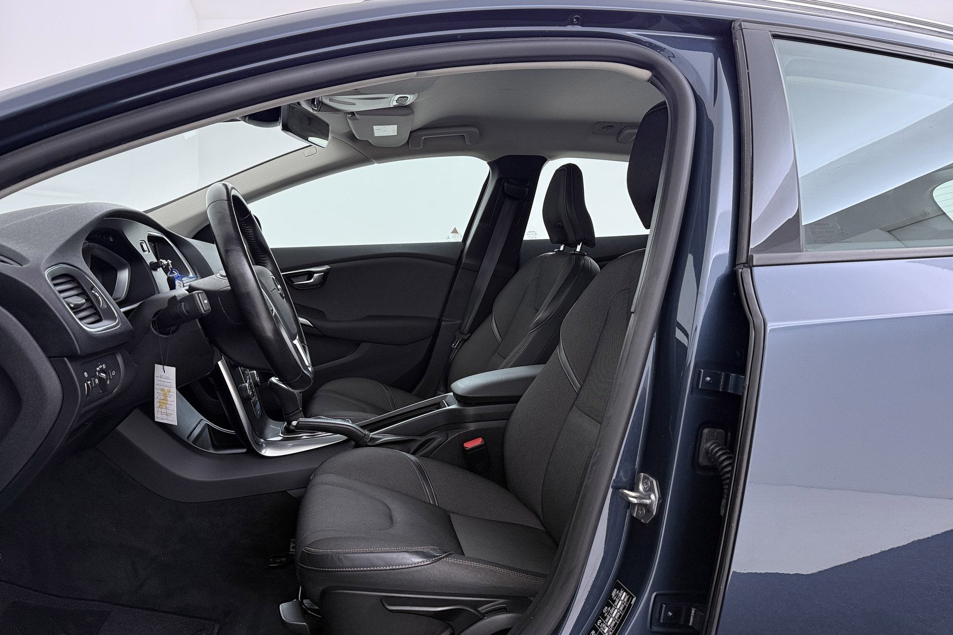 Volvo V40 Cross Country 1.5 T3 Nordic+ | Trekhaak | Camera |, Auto's, Stof, 700 kg, Blauw, Origineel Nederlands