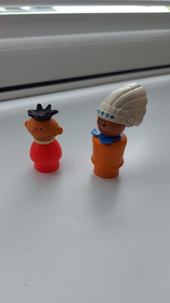 Vintage Fisherprice poppetjes Indiaan en Ernie Sesamstraat, Ophalen of Verzenden