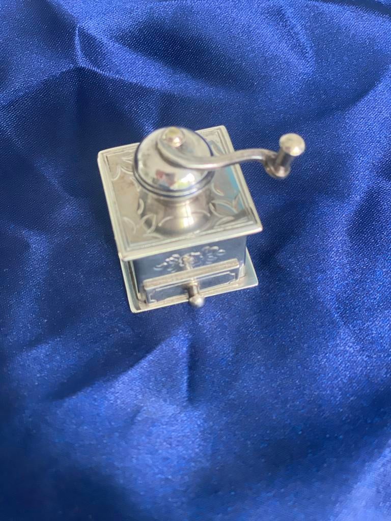 Miniatuur koffiemolen van Schoonhovens zilver,45gram., Ophalen of Verzenden