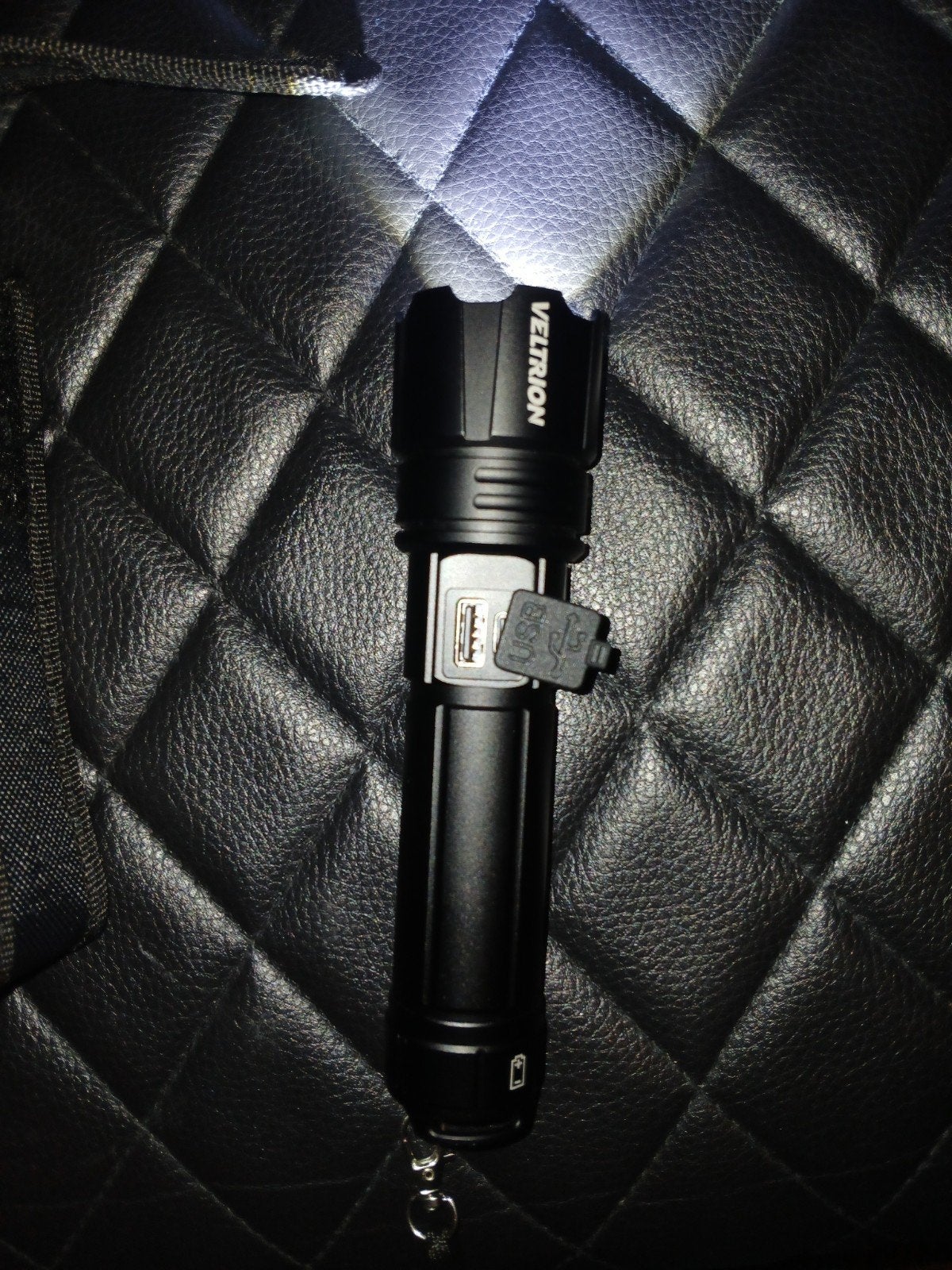 Veltrion Zaklamp LED Oplaadbaar -

Gratis Accessoires - Mili, Ophalen, Zo goed als nieuw