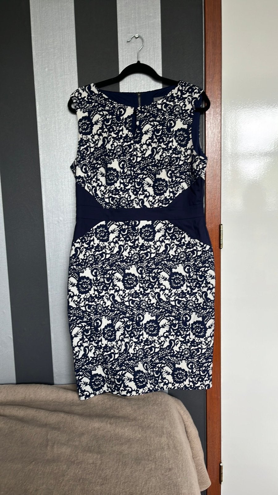 Phase Eight maat 16, Kleding | Dames, Jurken, Ophalen of Verzenden, Zo goed als nieuw, Maat 42/44 (L), Onder de knie