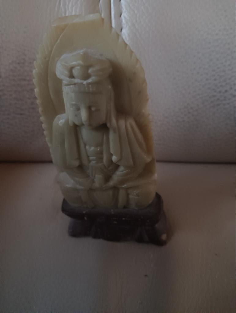 Jade Aziatisch beeldje op sokkel, Antiek en Kunst, Kunst | Beelden en Houtsnijwerken, Ophalen of Verzenden