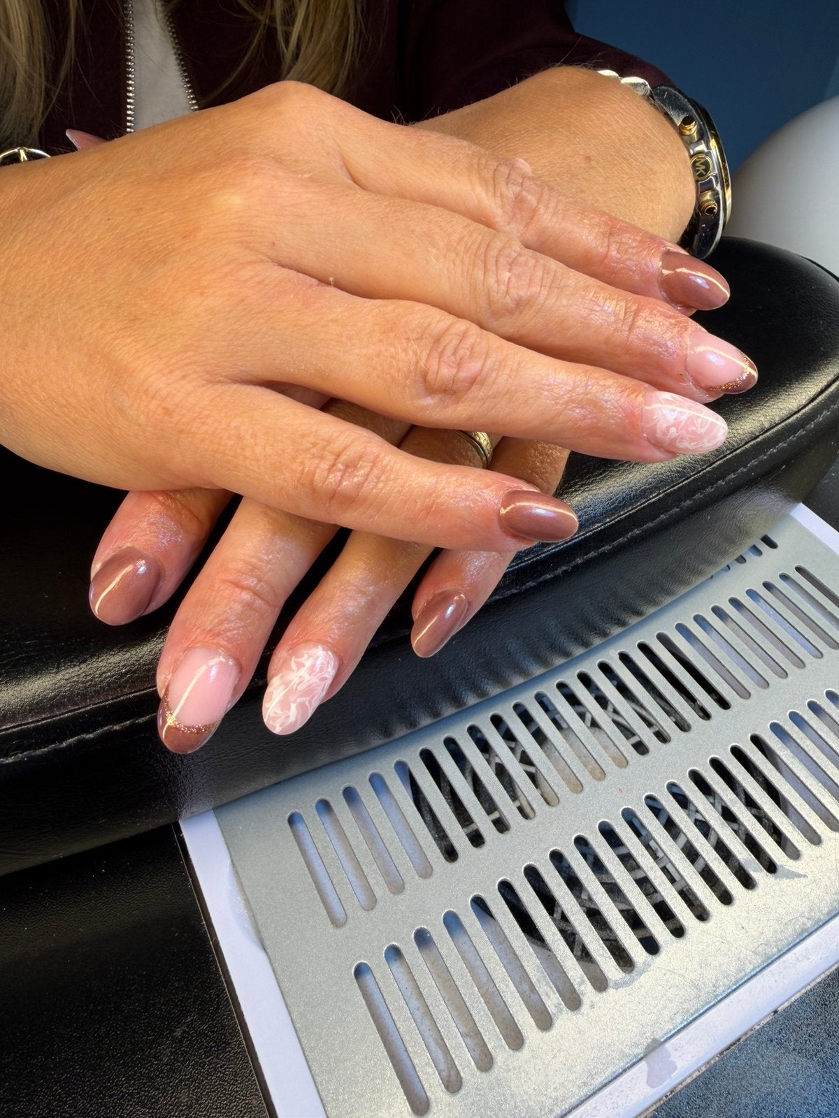 Gecertificeerd allround nagelstyliste,browstylist & wimpers, Handverzorging