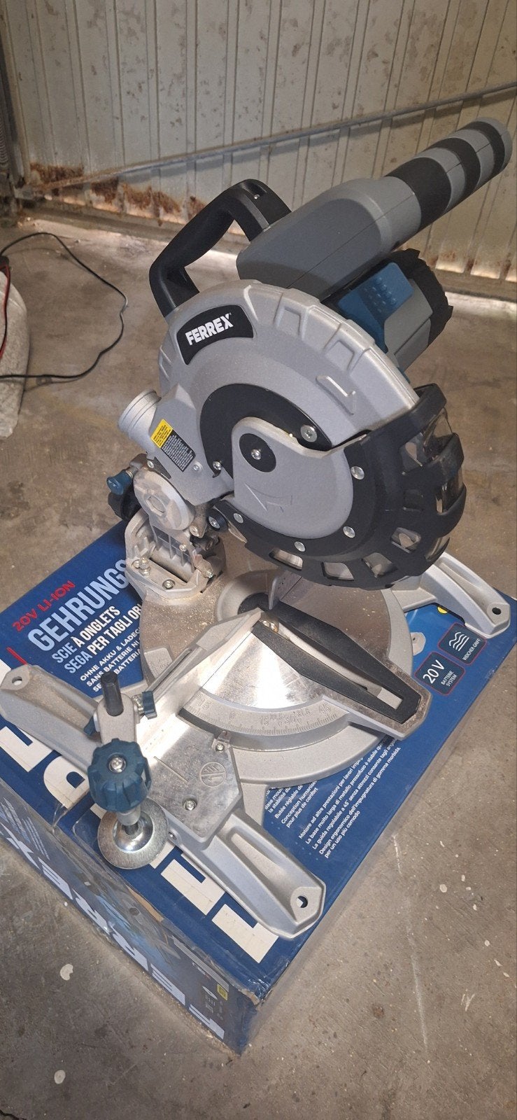 Ferrex afkortzaag - Zo goed als nieuw, incl. 2 accu's, Ophalen, Ferrex, 70 mm of meer, Zo goed als nieuw