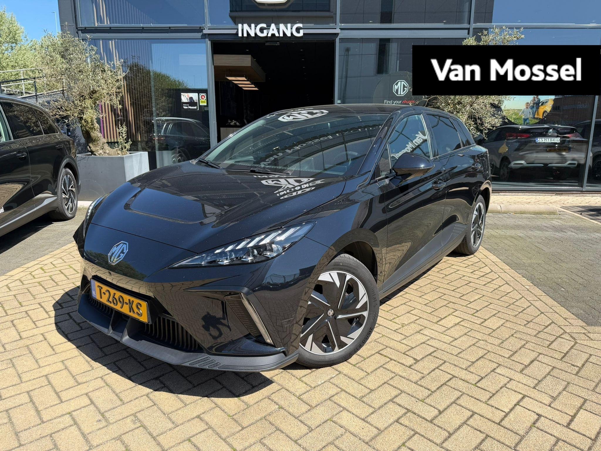 MG 4 Luxury 64 kWh Long Range | 360 Camera | Apple Carplay |, Auto's, 12 maanden, Gebruikt, Origineel Nederlands, 500 kg