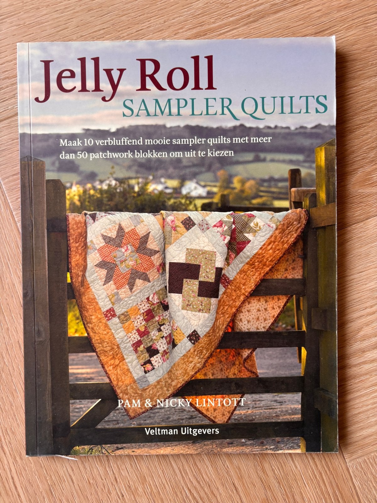 Jelly Roll Sampler Quilts - Pam & Nicky Lintott, Ophalen of Verzenden, Zo goed als nieuw, Borduren en Naaien