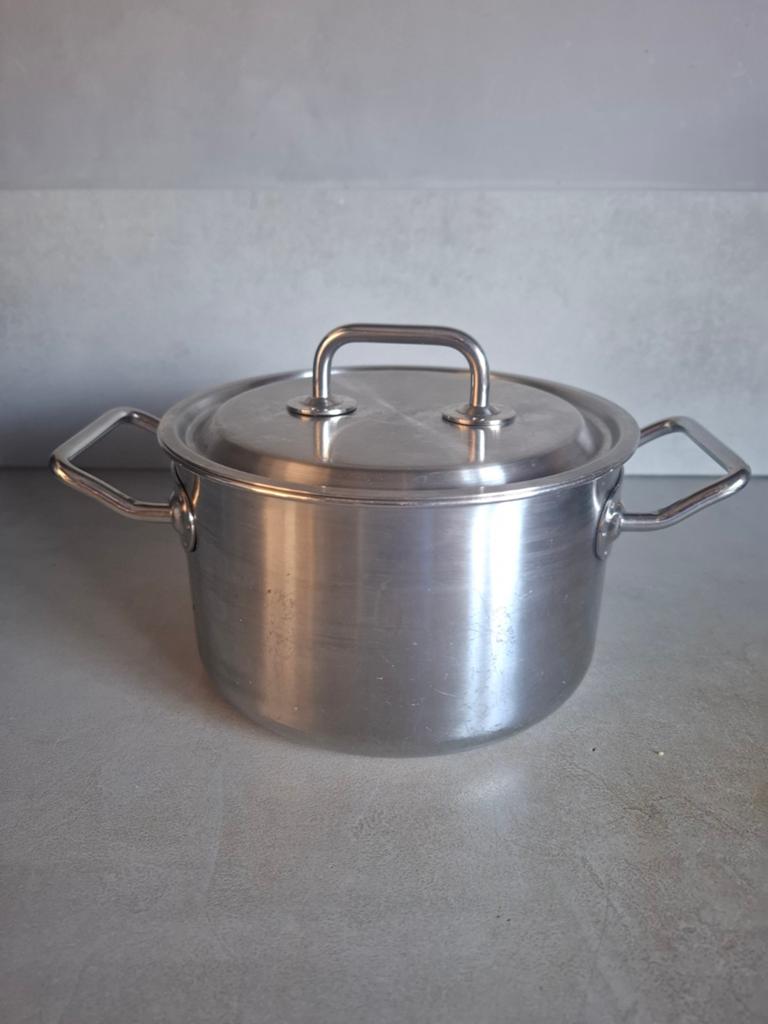 Chromen kookpan, pan met deksel en inhoud is 2 liter, Kookpan of Snelkookpan, Gebruikt, Inductieplaat, Ophalen of Verzenden