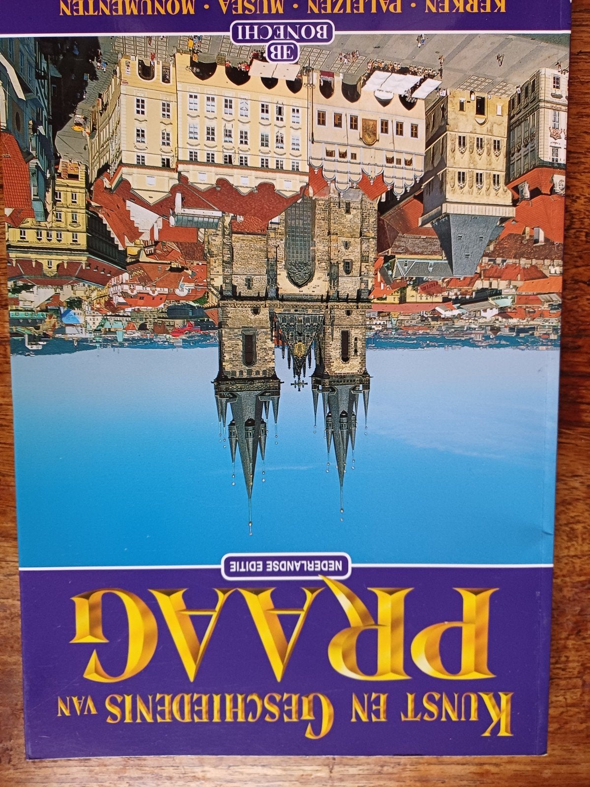 Kunst en Geschiedenis van Praag - Reisgids, Bonechi, Europa, Ophalen of Verzenden, Reisgids of -boek