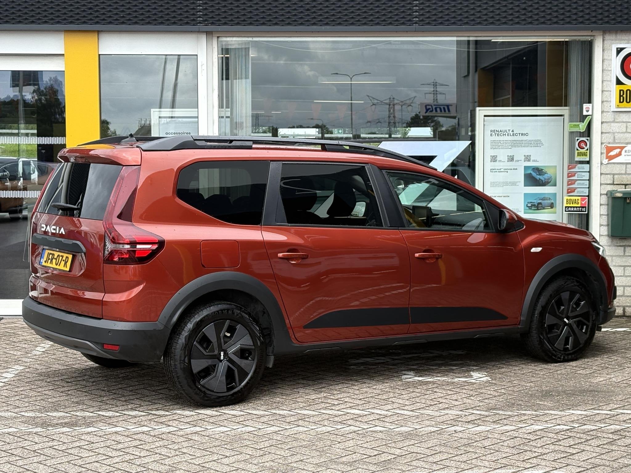 Dacia Jogger 1.6 Hybrid 140 Expression 5p. | Navigatie | LED, Auto's, Dacia, Stof, Gebruikt, 4 cilinders, Bedrijf