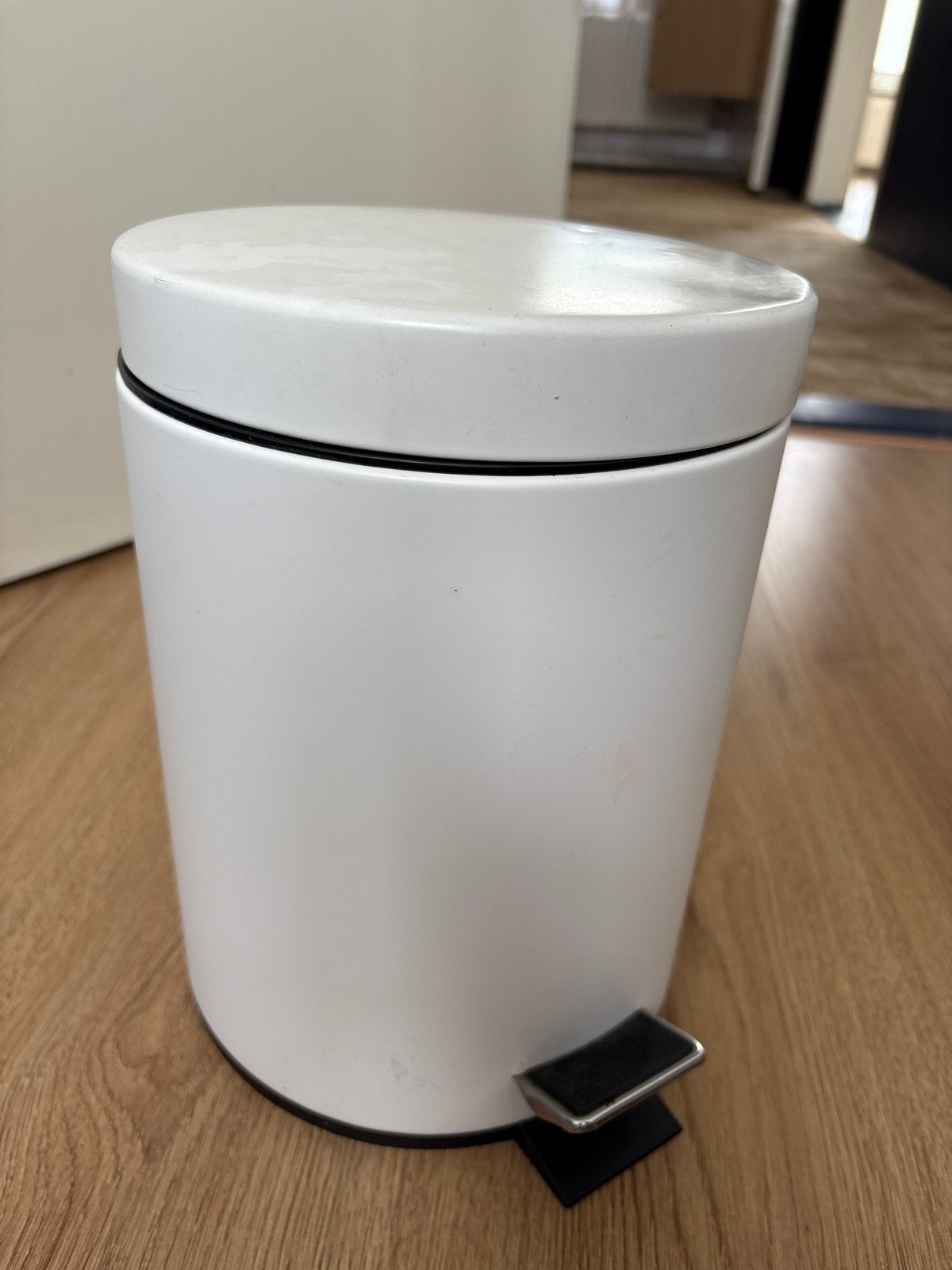 Kleine pedaalemmer prullenbakje van Ikea, ca. 30cm hoog, Huis en Inrichting, Woonaccessoires | Prullenbakken, Ophalen, Gebruikt