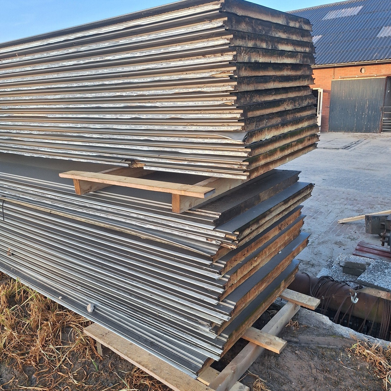 Sandwichpanelen 6cm dik, 4,90m lang - 27 stuks, Doe-het-zelf en Verbouw, Platen en Panelen, Ophalen of Verzenden, Gebruikt, Overige materialen