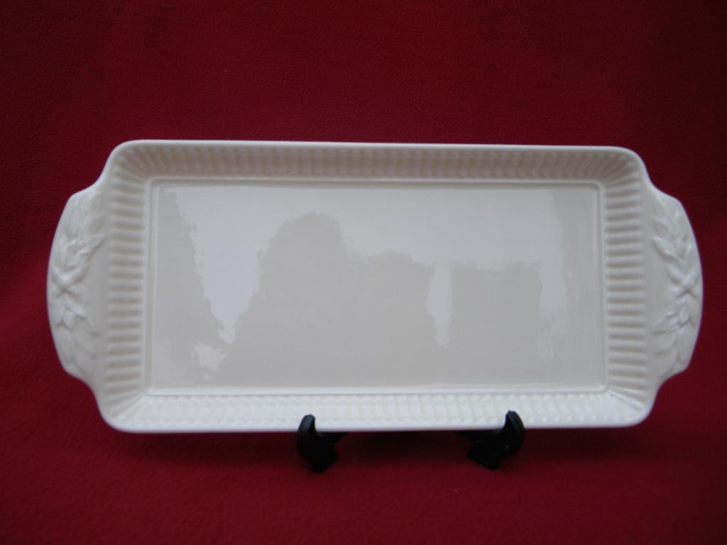 Wedgwood EDME  Puntgaaf tablet roomstel e/o cakeschaal, Huis en Inrichting, Keuken | Servies, Nieuw, Ophalen of Verzenden, Schaal of Schalen
