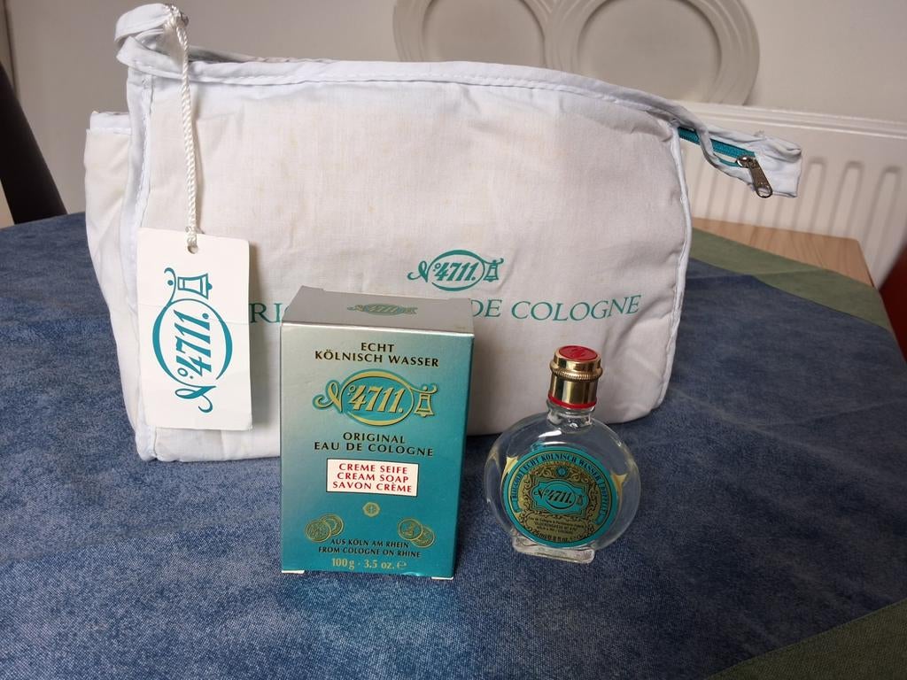 Toilettas van 4711 gevuld met zeep en eau de cologne, Ophalen of Verzenden, Nieuw, Miniatuur, Gevuld