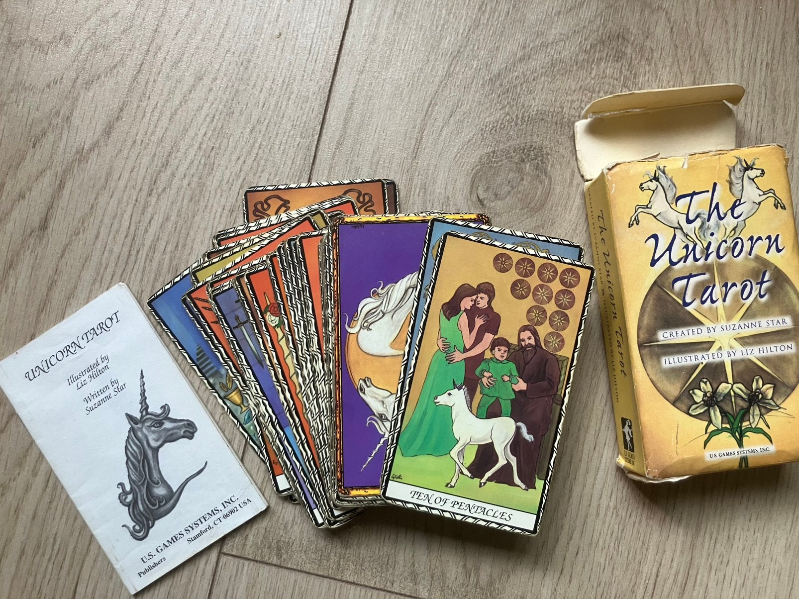 The Unicorn Tarot Deck (1995) - compleet, Boeken, Ophalen of Verzenden, Gelezen, Tarot of Kaarten leggen, Overige typen
