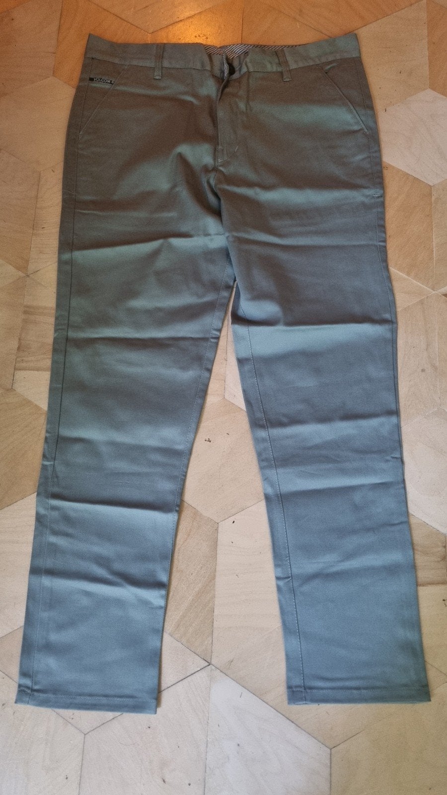 Volcom Chino Broek Maat 33 (M) - Zo goed als nieuw, Kleding | Heren, Zo goed als nieuw, Volcom, Groen, Verzenden