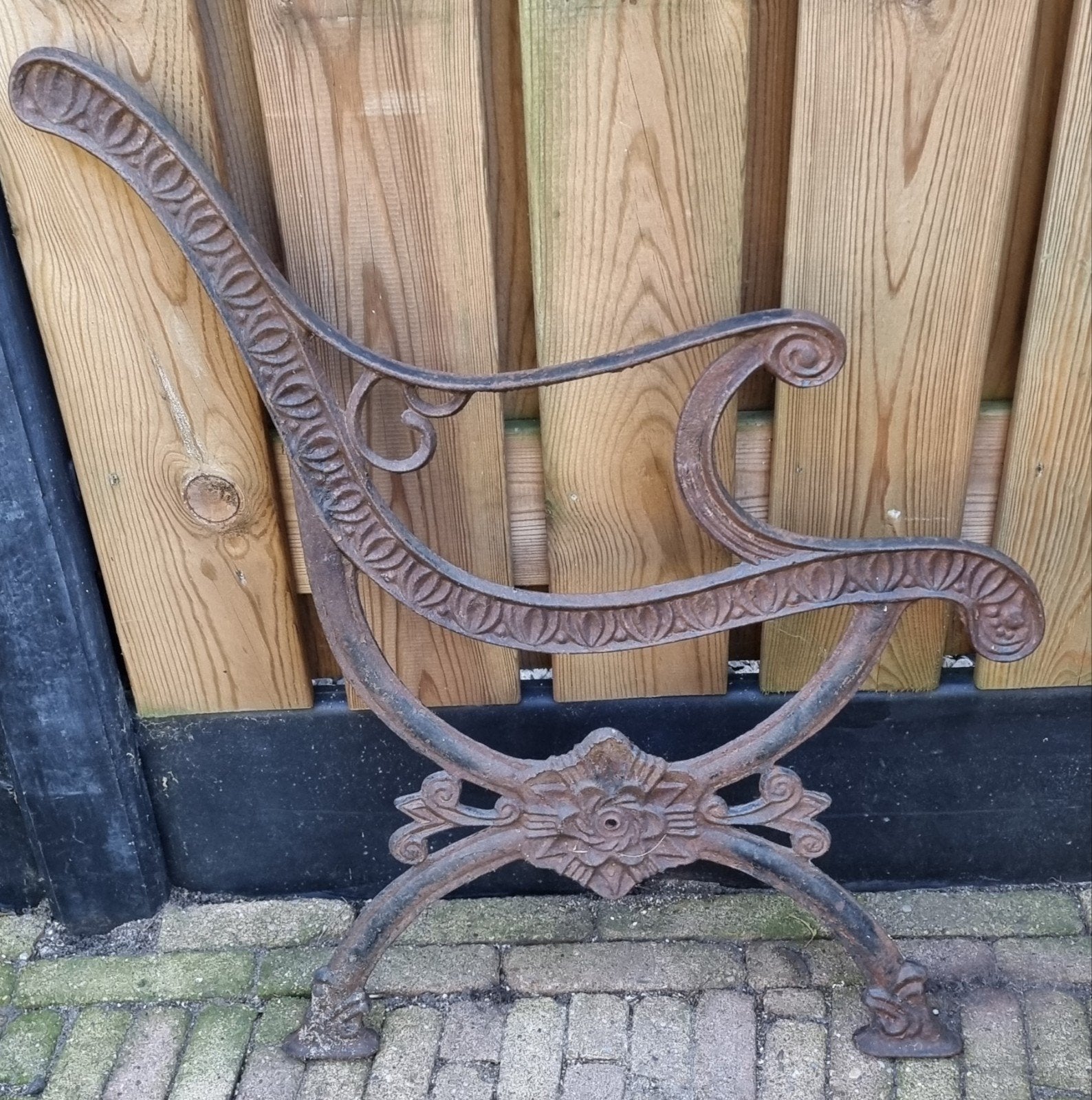 1 gietijzeren zijkant tuinbank, gratis, Tuin en Terras, Ophalen, Gebruikt, Metaal