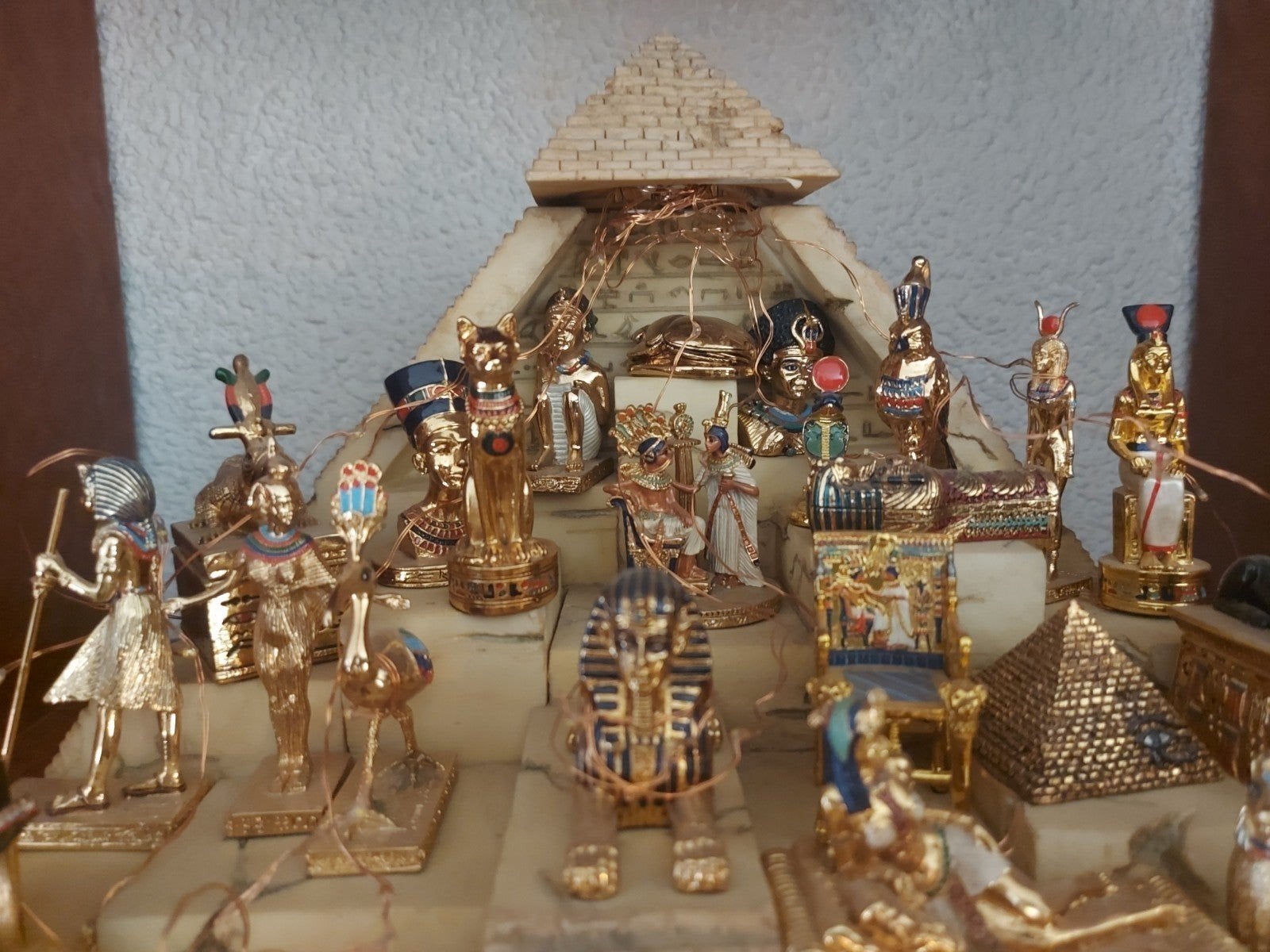 Egyptische Beeldjes Collectie met Piramide en Verlichting, Verzamelen, Ophalen, Zo goed als nieuw