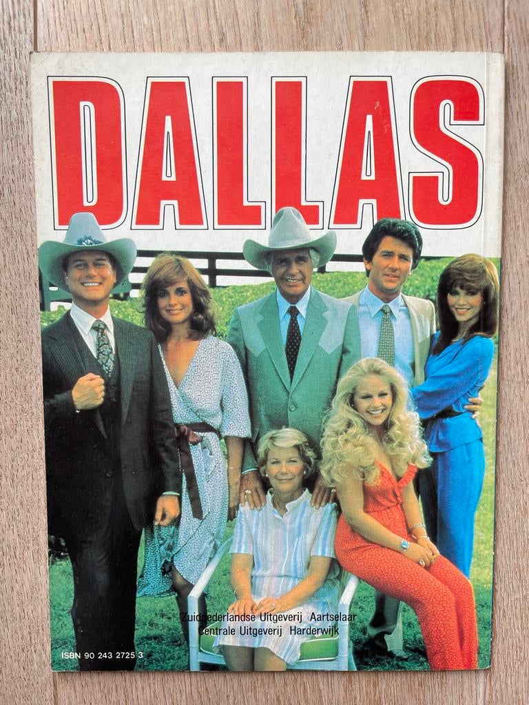 Dallas Boek - Alles over de Ewings  ISBN 9024327253, Ophalen of Verzenden, Zo goed als nieuw