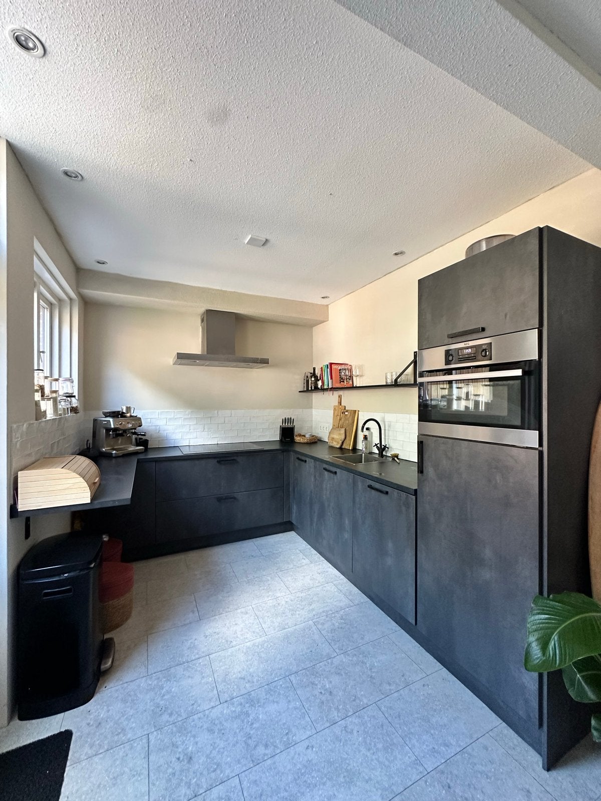 Moderne keuken inclusief apparatuur, Ophalen, Gebruikt, Grijs, Kunststof